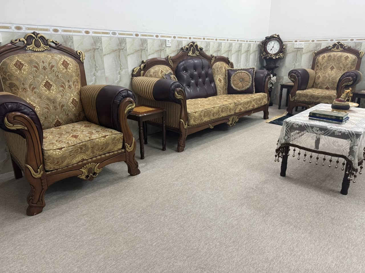 قه نه فه ي مه لكي (10)توركي شتيكي زور پاك جوان
بي عيب نأو نيشان كه لآر نأو مزاد خانه كونه كه پشت 
مكتب ليلا قاسم (پيشانكاي هاوكار زه نكنه) هه ر به ريزك
ويستي تليفون به كات به م ژماريه (***********)
