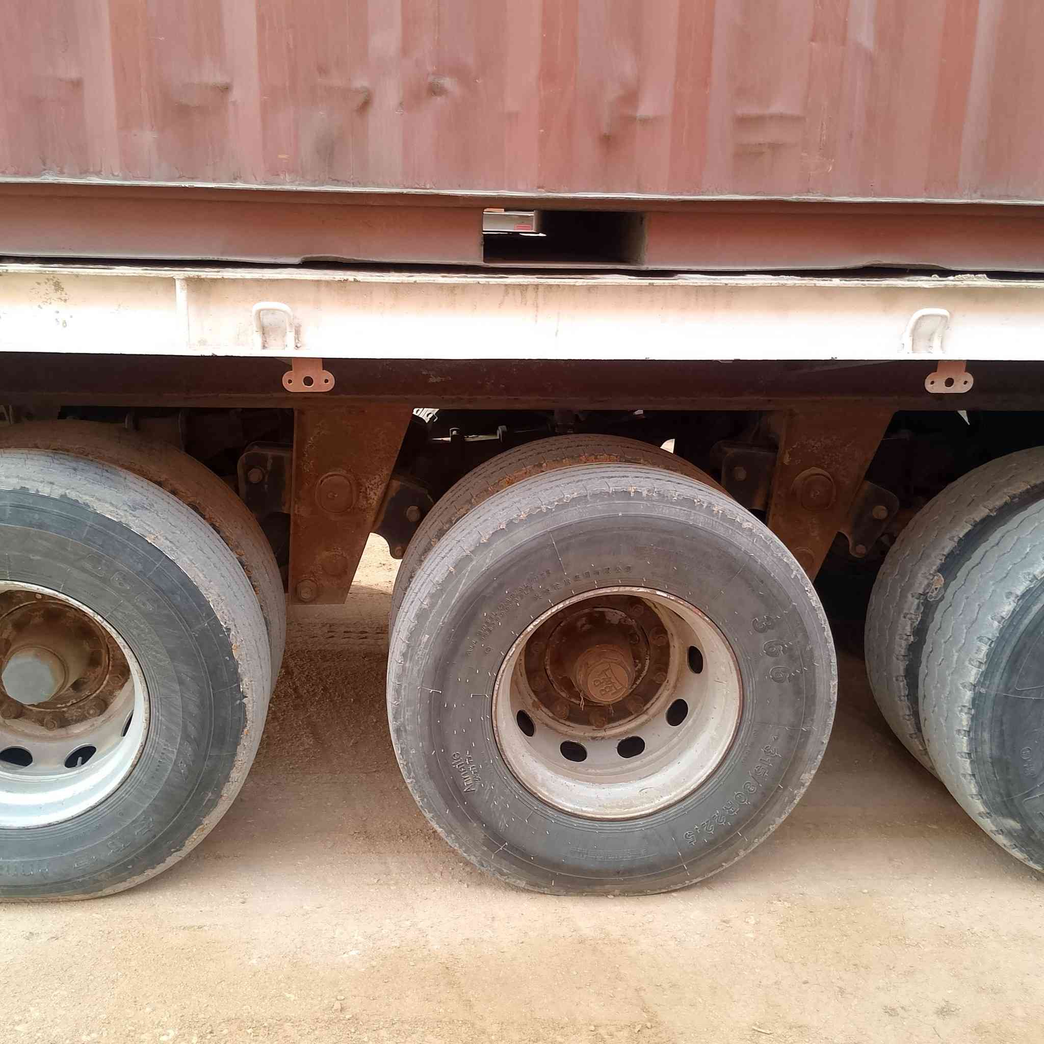 السلام عليكم عربه حداديه للبيع
ثلاث محاور تخم تأثير ويلات وبنزات جدد
ت ***********
