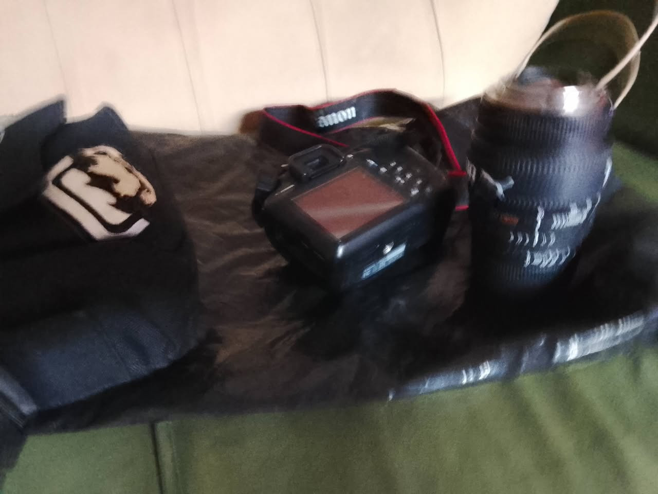 جميع الملحقات جنطه 
رام 32
كيبل 
شحنه 
بطاريه1
نضافه 100٪
زوم رياضي 70___300
سعرخاص


**إذا كنت صاحب هذا الإعلان وتريد حذفه لأي سبب، رجاءا أرسل رسالة إلى الدعم الفني**