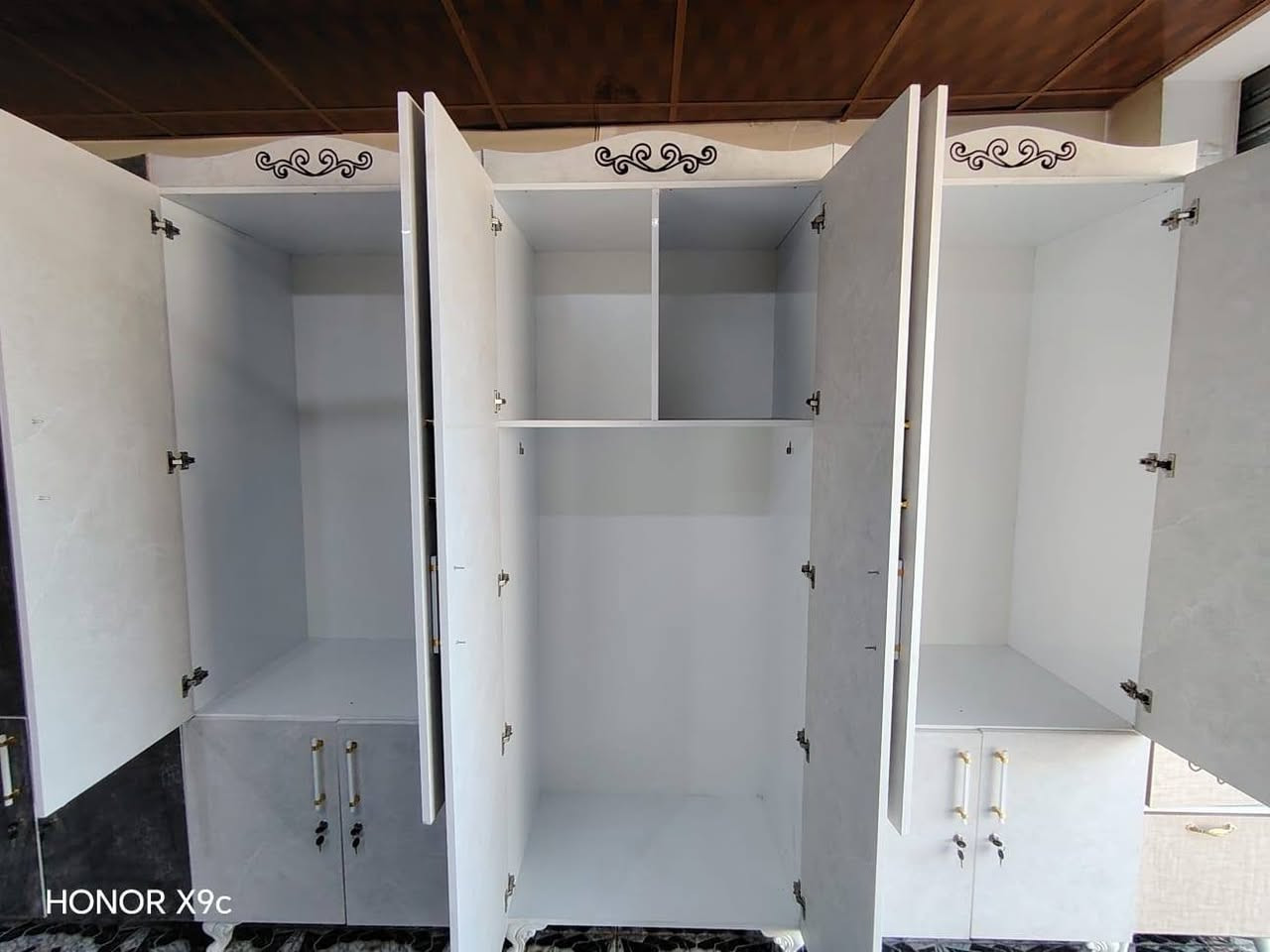 كنتور ٦بوب ٣ قطع تفصال حطاطه جديد مامستخدم السعر ٢٦٠ عرض خاص اخر قطعتين العنوان كركوك اتصال ع رقم ***********
