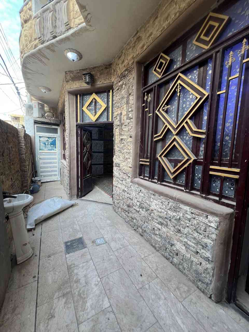 دار للبيع في حي الامين قرب مجسر العباس
 128
تفاصيل اتصال ☎️ ‭0772 272 2820
