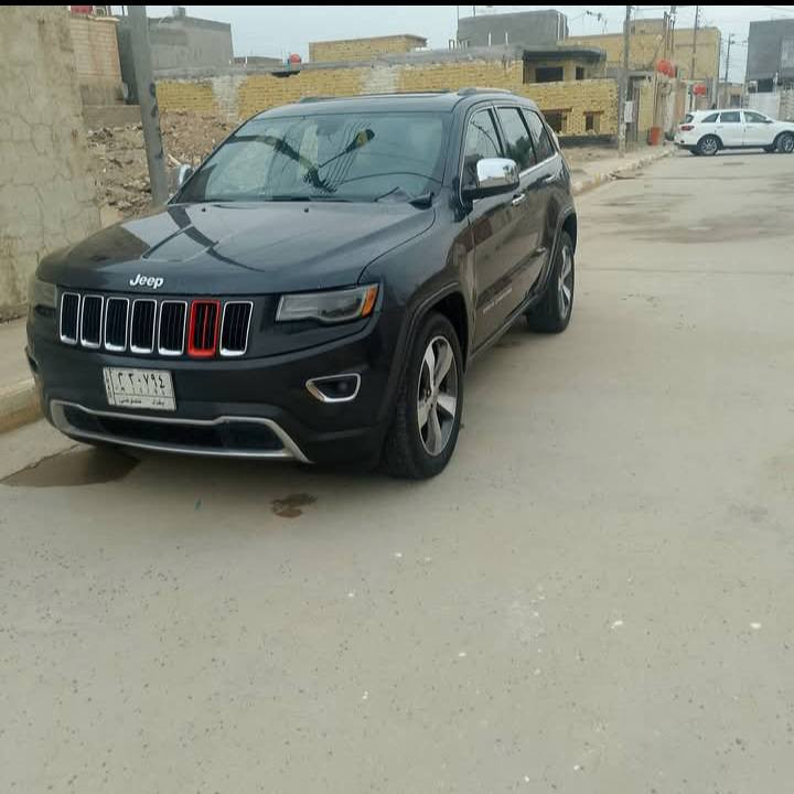 سلام عليكم سياره جيب شاروكي موديل 2014 السيارة فول الفول واحد على واحد مكينه 3600 فتحه كشنات جلد شاشه تبريد تتفأه كله شغاله والسياره مال جناي والسياره مداور ثاني يوم السيارة بيه جاملغ وبنيد تبديل و الباقي مكفول كفاله عامه السعر 160وبيه مجال للطيبين مكان السيارة ناصريه غراف ***********
