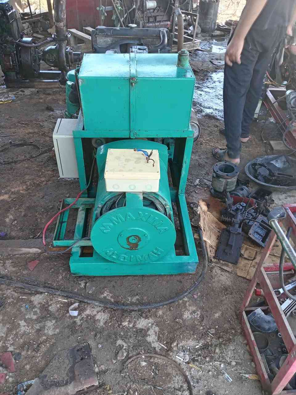 مولد محرك كيا 2701 مع رأس توليد ٣٠ كيفي 120 أمبير ٣ جاهزه شرط الشغل وتحميل الكهرباء ابيع علفحص بابل المحاويل ***********
