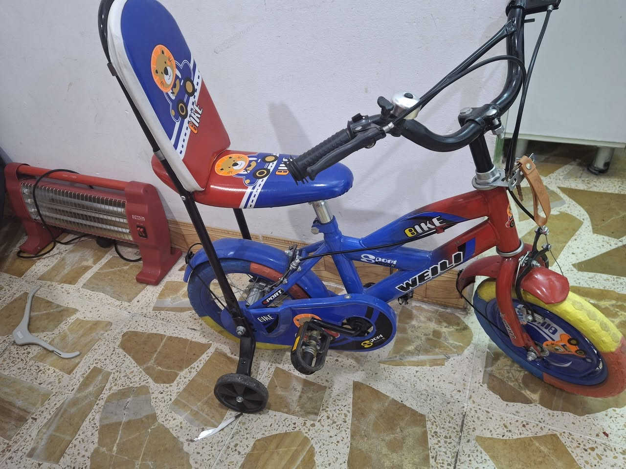 اغراض للبيع للاستفسار على رقم ***********
