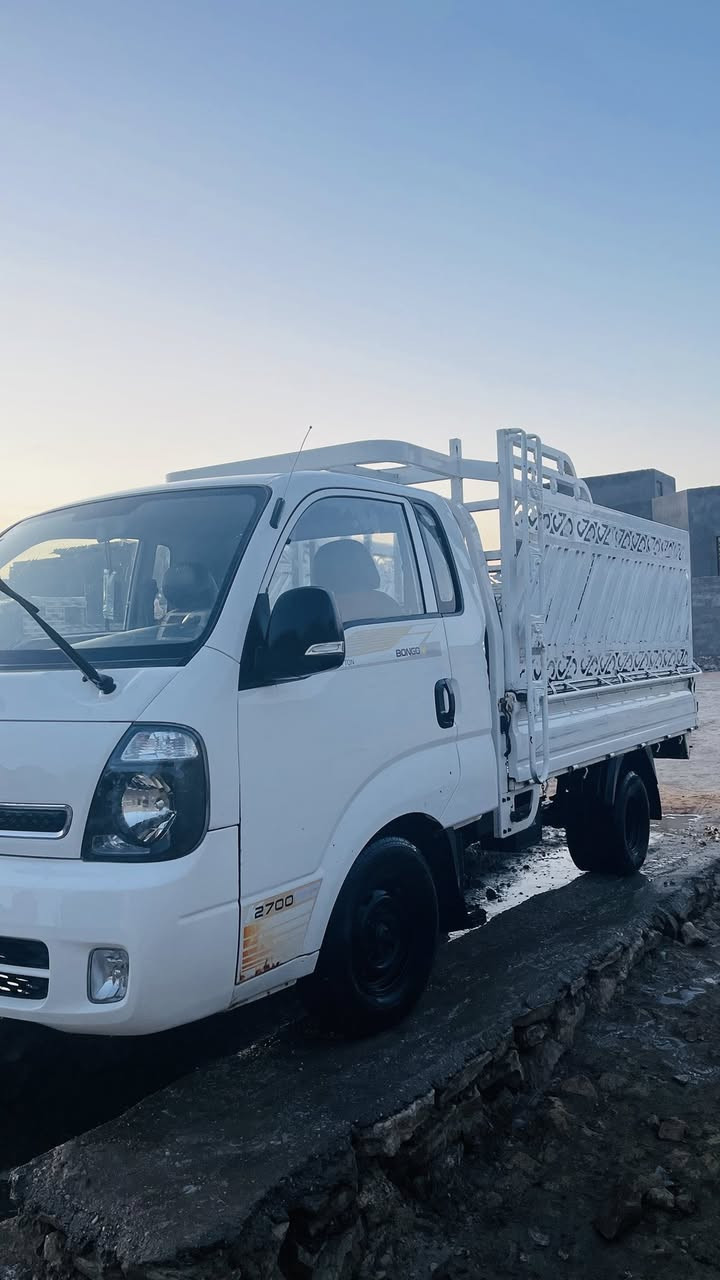 كيه حمل موديل ٢٠١٨ مكفوله كفاله عامه
محرك ٢٧٠٠ رقم قادسيه 

رقم جديد مداور ثاني يوم.   

مكانه بسماوه ملاحظه بدون محجر  

رقم جهازه ٠***********
