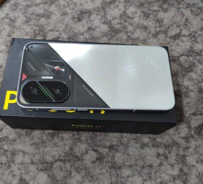 الموديل: POCO F7
• الذاكرة الداخلية: 512GB
• الرام: 12GB
• المعالج: Snapdragon 8s Gen 4
• الشاشة: AMOLED قياس 6.83 إنج، 120Hz
• الكاميرا الخلفية: 50MP + 8MP
• الكاميرا الأمامية: 20MP
• البطارية: 6500mAh مع شحن سريع 90W �
Mi Poland +1
✅ الجهاز نظيف وخالي من الأعطال
✅ جميع الوظائف تعمل بكفاءة
✅ مناسب للألعاب والاستخدام اليومي
✅ ذاكرة كبيرة تكفي للصور والفيديوهات والتطبيقات
💰 السعر: (400)
📍 الموقع: (كربلاء البوبيات)
📞 للتواصل: (***********  )
**الجاد فقط يراسل، والله يبارك للمشتري.**
