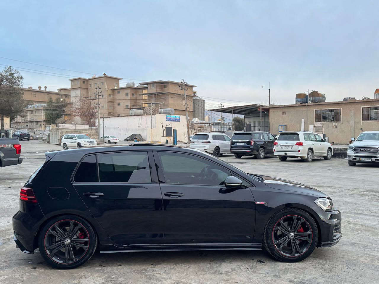 گۆلف خلیجی 
مەکینە ٢.٠ توربۆ
سفری شریکە صباح
واتە سفری ئێرەیە و حادیسەی نیە
مۆدیل ٢٠١٨ 
ڕەنگی ڕەشی قەتران
دەعامی بۆ دەعامی بۆیاخی نیە بە شەرت
تەنها ٧٥ هەزار مایل ڕۆیشتووە
گێڕ و مەکینە و کارەبایی بە شەرت
بەسمە و پانۆراما و گێچی دیجیتاڵ و شاشە گەورە و کامێرا و پێش و دواوە حاسەی بیلادی و ئێمپریفایەری ناو سندوق بیلادی و لایت لید و زینۆن و عەدەسە و بەخی ئاو و کوشن جلد و گەرم و خەزنە
هەردوو بەسمەی شریکەی لەگەڵ ماوە
ڕەقەم و ژینگە و سنوی تا ٢٠٣٠ تازەیە بە ناوی خۆمەوە
یەک دینار مەسرەفی تیا نیە هەموو گیانی بە شەرت
سعری  ١٨٩ وەرەقە
شوێن سلێمانی
ژ:م/ *********** السليمانية, العراق
