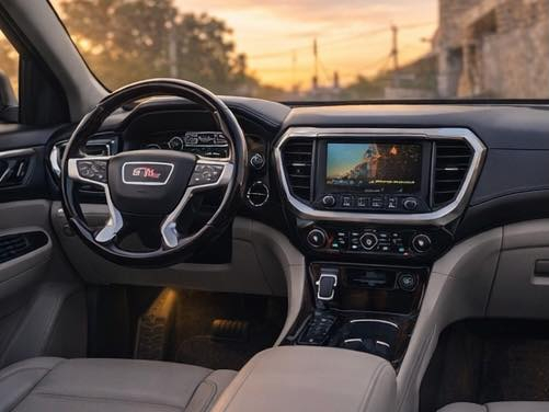 � للبيع – جمسي أكاديا دينالي 2021 🚘
🔹 الموديل: 2021

🔹 النوع: GMC Acadia Denali

🔹 الرقم: أربيل

🔹 المشي: 70 ألف كم (قابل للزيادة)

🔹 الوارد: 1/1 واحد على واحد

🔹 المحرك: 6 سلندر (V6) تنفس طبيعي

✨ السيارة فل كامل – حرفياً كلشي تريده موجود ✨

📌 الحالة:

 • حادث خفيف باب السائق فقط

 • مصلّح نفس الوكالة

 • لا شاصي ولا مكينة

⚙️ المواصفات:

كشنات جلد - تشغيل عن بعد
3 قطع تبريد
- نقاط عمياء 
- رادارات (360) امامي خلفي جانبي - 
- سستم صوت (bose) 
- داتا شو 
- تدفئة كشنات - كشنات كهرباء
‏‎-تحديد مسار 
- اوتو ستوب 
- توقف ذاتي عند الاقتراب من السيارات 
- قفل تلقائي 
- مراية تعتيم ذاتي + اشاير  
- سايد بريك بصمة 
- فول تحكمات ستيرن 
- اضاءة العالي اوتو 
- لايت ٣ عدسات 
- منظومة زنون بلادي  

‏‎وبعد بيها هواااي مواصفات

✔️ 4 كاميرات (360 درجة)

✔️ كشن تنبيه (الانتباه)

✔️ تحديد المسار

✔️ مثبت سرعة

✔️ كشنات كهرباء

✔️ تبريد وتدفئة الكشنات

✔️ 3 وضعيات قيادة

✔️ شاشة ديجتال تدعم Apple CarPlay & Android Auto

✔️ خزن وضعيات القيادة

✔️ جنطة كهرباء تفتح بالقدم

📍 الموقع: النجف الأشرف

📞 للاستفسار عن السعر:

***********

اتصل وتؤمر 🌹 والسيارة جاهزة للفحص

