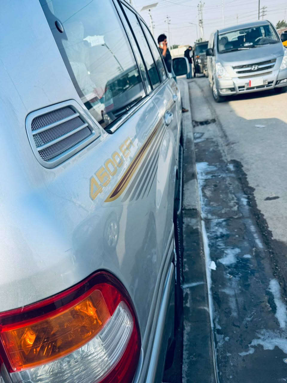 سلام عليكم لاندكروزر2007فول مواصفات 
كفاله عامه سياره عله وضع شركه  ماشيه 200
رقم شمالي سياره بأسمي  مكان سياره العماره ميسان 
سعره 215
***********
