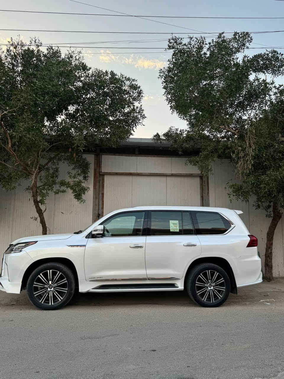 Lexus 2019
خليجية وگاله ال بريــم گامل مواصفات 
المسافه المقطوعة 81000 k.m حقيقي 
داخـل مشـمشـي 
الظــرر ..جامـلغ أمامـي مبدل نفس اللون .. الباقي مگفول 
السعر : 70,000 الف $ 
مگان السياره : بغداد /كراده 
للأستفسار :
***********
