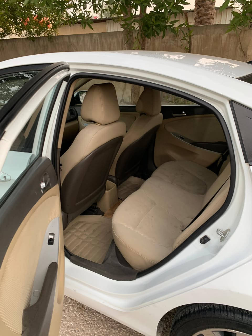 السلام عليكم
للبيع فقط
اكسنت خليجي موديل 15 فول مواصفات
محرك 1600 قطرتين
كفالة عامة من الصبغ والتبديل ماعدا بارد قليل بالبنيد
عنواني المنصور
***********
السعر 11500$
 وبيها مجال قليل
