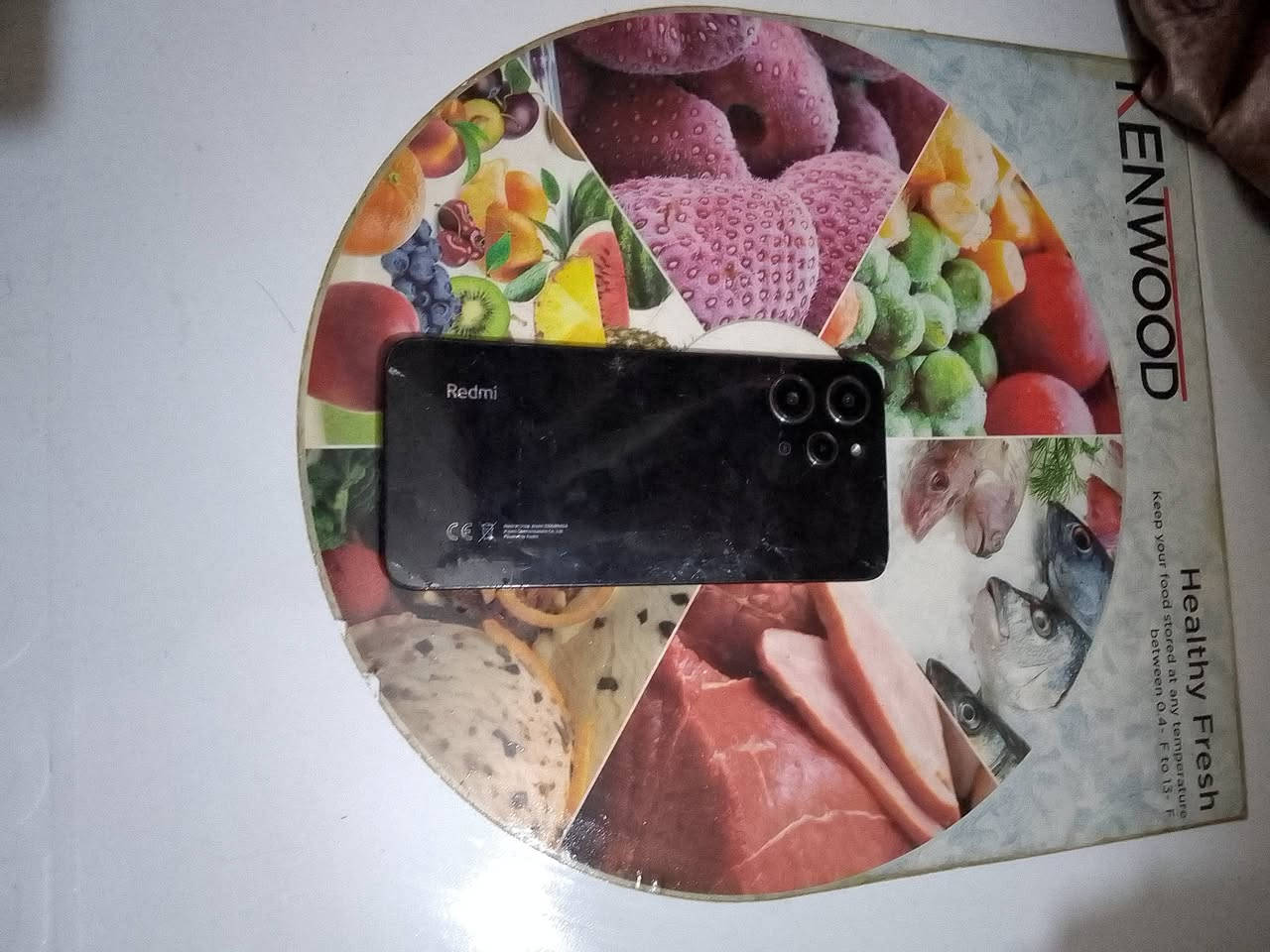 السلام عليكم متاح جهاز ردمي  البيع جهاز نظيف ذاكر ه 256 بس الظهر بي فطر بصيط السعر 75 ردمي 12 وهذ رقي *********** مكاني خاجيه
