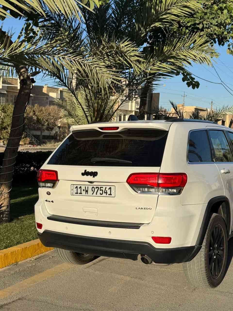 سلام عليكم ورحمة الله وبركاته سياره للبيع جيب لاريدو نص فول
موديل 19 امريكي 
سياره جاهزه من كلشي 
مكان السياره المنصور 
السعر 230 
لاتصال ***********
سياره بسمي ثاني يوم احولك 
تحياتي للجميع
