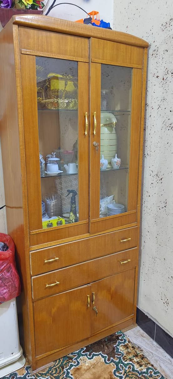 معرض او مكتبه جام عدد ٢صاج اخت الجديده كلش حلوه وخشب درجه اولى العنوان شهربان طريق الصدور مقابل مدرسه نوفل السياحه مجاور اسواق نوفل ***********
