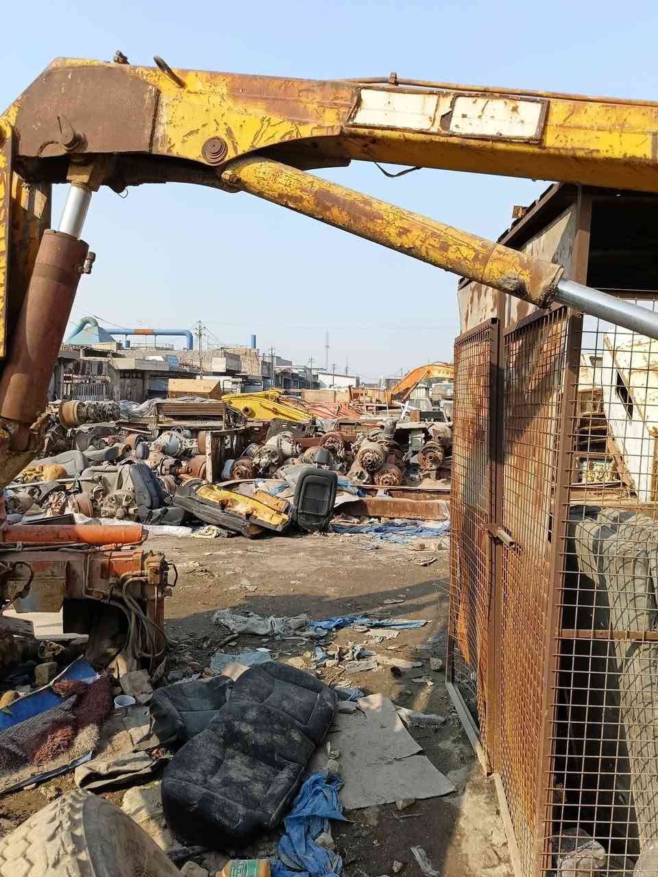 كرينات عدد 3واحد 10طن والثاني 6طن والثالث4ونص للبيع للتواصل على الرقم ***********
