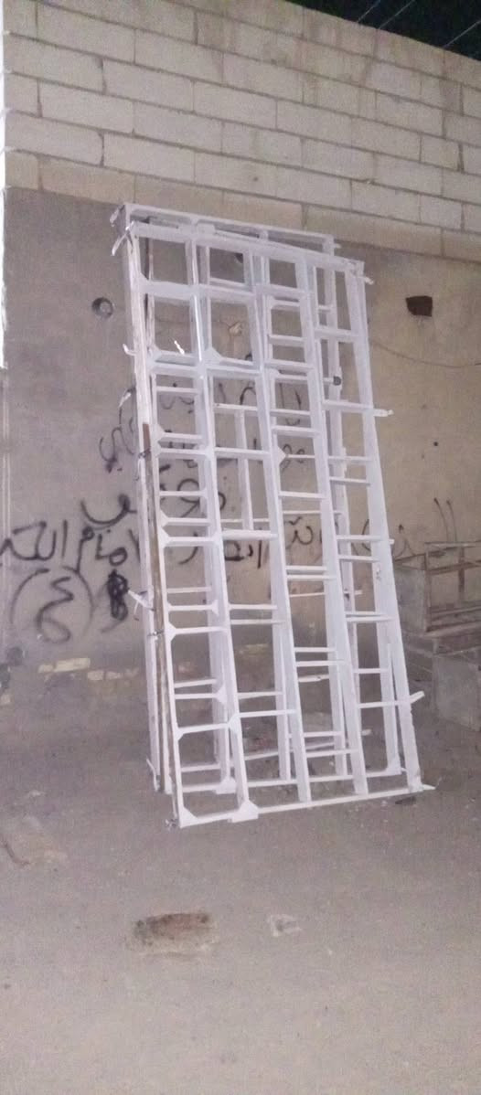 ارفوف خشب عدد 3 .. عنواني ناصرية مدينة الصدر 
***********

