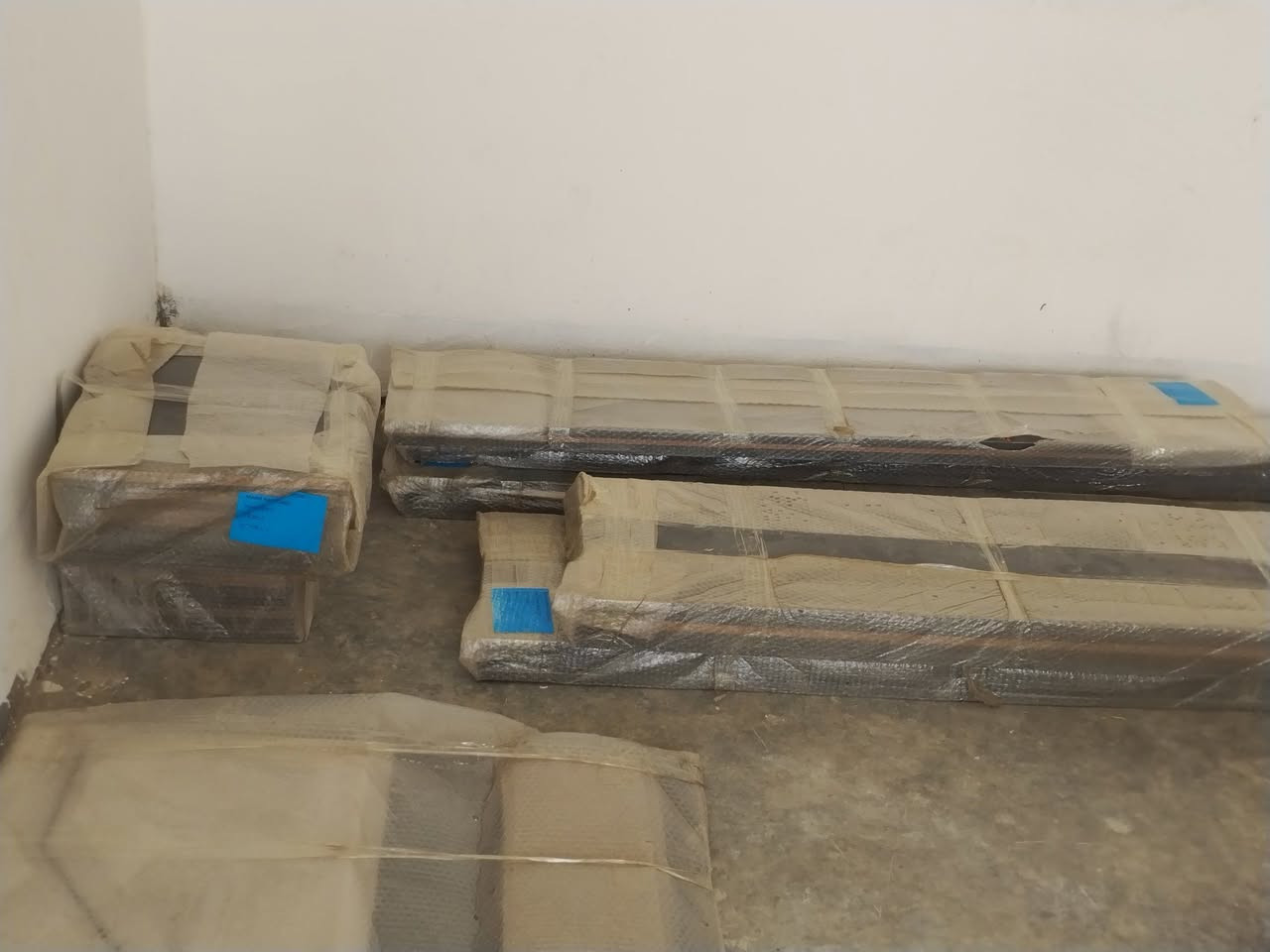 عندي غرفه تركي بعدهه بلكارتون ممفتوحه هيه والدوشك بعده بلجيس ممفتوح وياهه ثلاجه زغيره هم ممفتوحه اليريدهن يتواصل خاص


**إذا كنت صاحب هذا الإعلان وتريد حذفه لأي سبب، رجاءا أرسل رسالة إلى الدعم الفني**