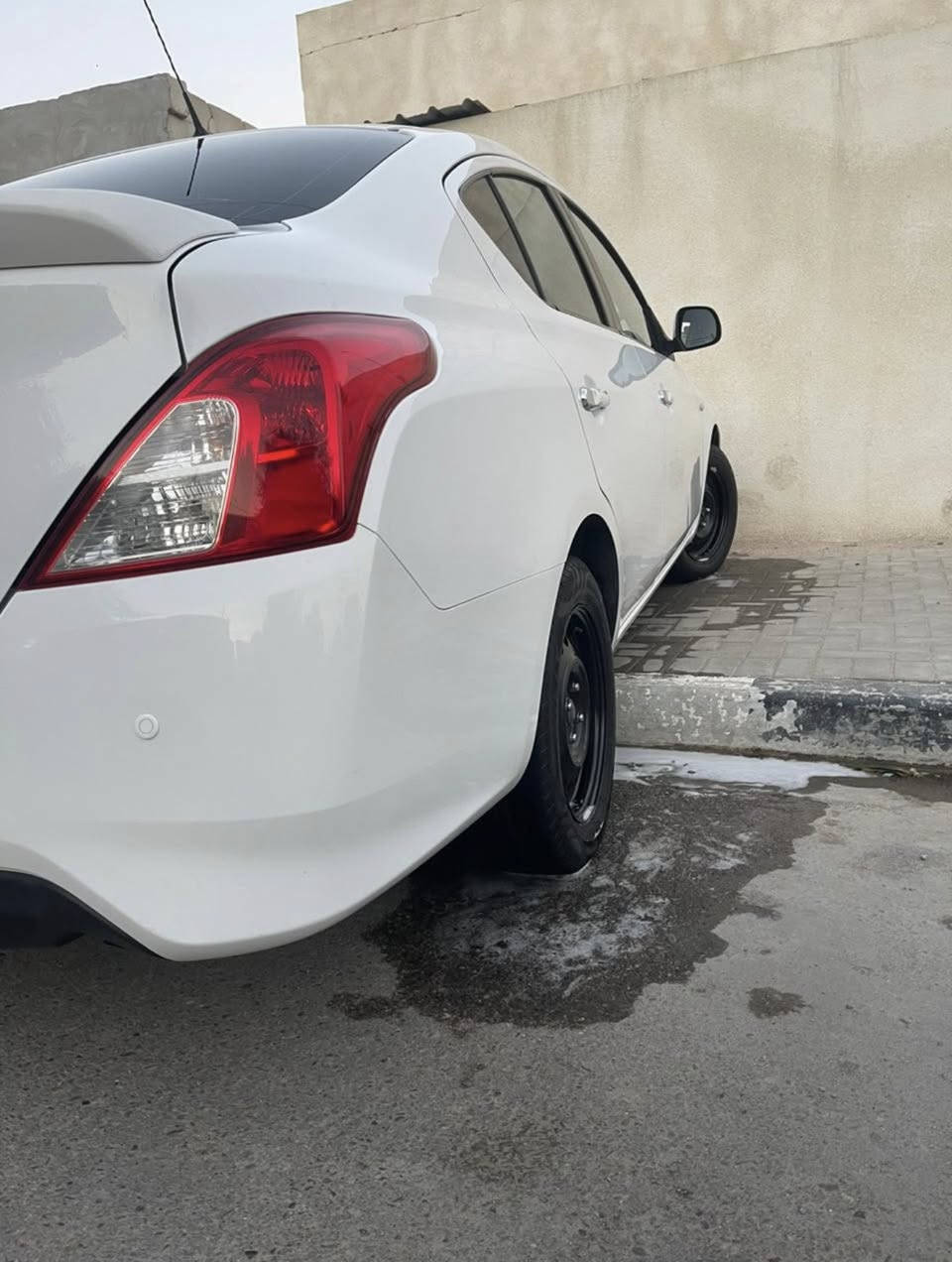 السلام عليكم
نيسان صني 2022 هندية ام لبليته الزرگه سياره كفاله عامه ماعده بارد بالجاملغ الخلفي كد شبرين جوه غبق لبانزين مابيها شيء ثاني بعد ابد لباقي كفاله عامه ماشيه 60 الف رقم اربيل سنويه لل 2027 

العنوان البصرة 

السعر 108 

***********
