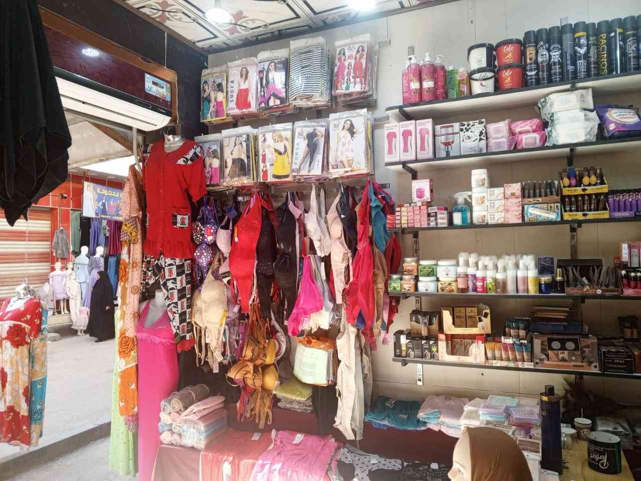 كوزمتك للبيع كامل السعر 7ملاين كامل +السبلت والرفوف وللعابات  العنوان شارع النيل مقابل الإطفاء داخل الفرع ايجار المحل 300
رقمي للاستفسار ***********
