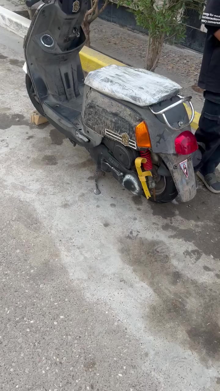 سلام عليكم دراجه بوليس للبيع الدراجه كلها بلاديه ومختمه ختم واحد المكينه مكفولة مامفتوحه ناعمه الكهربائيات كلها شغاله كيج سرعه كيج بانزين اشاير شغاله سلف هندر شرط نكره    الكشن موجود الدراجه حلوه ونظيفه اوراقها كامله السعر 600 وبيه مجال المكان بغداد الزعفرانيه اربع شوارع الرقم ***********
