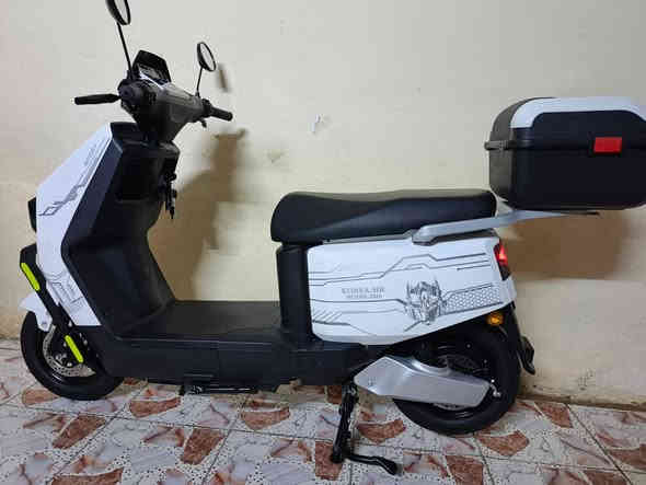 السلام عليكم للبيع دراجه سكنس شحن مديل 2026 دراجه وكاله بعدها جديده وضع شركه مكفوله من الشخط وصل المعرض موجود
مواصفات الدراجه

شاشه تاب تكشف اعطال الدراجه ولتنبيهات
مري جانبيه.
نضام بارك الوقوف المستمر 
اشاراره يمين يسار لد
دبل اشاره
بريك امامي خلفي دسك
حساس بريك 
نضام انذار ذاتي
لايت عالي ناصي +نشره ترحيب
بك لايت LED لد + نشره ترحيب
مخرج USB لشحن الهاتف 
ملف 2000
عدد البطاريات 6 الحجم ابكبير مصطره 
تمشي بل شحنه الوحده ٧٥ كيلو 
سرعه الدراجه 100
شاحنه رقميه تدعم الشحن السريع وليقاف عند امتلاء البطاريه
مساحه تخزين واسعه +جنطه خلفيه 
مكان الدراجه المنصور 
السعر 850 بي مجال بصيط
الشراي يتفضل خاص او التصال عله الرقم***********
