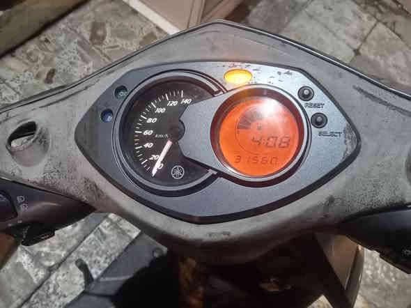 السلام عليكم سكنس فحل نوزل ياباني الدراجة كاملة كهربائياتهة شغاله محركها مكفول من التجفيت برغي ما مفتوح منه امانة الله الدراجة بحالة الرمبة كفرات نضافة 100/90 ستان كهربائي عداد شغال
رايدها ب ٨٠٠ و بيها مجال للطيبين  مكاني كاظمية هذا رقمي ***********
