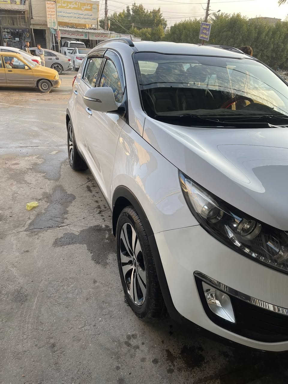 السلام عليكم سبورتج 2013 خليجي مكفولة
مكينه دوش كير مكينه مكفوله 
 السياره جاهزه من كلشي دينار ماتصرف عليها
داخل برتقالي مميز ماشيه 87 الف كيلو
مري شفط تحكمات ستيرن 
أشاير بل مري
جلد
ثلاجة
مكاني بغداد 
السعر 153
***********
***********
