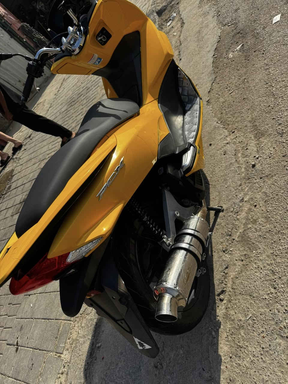 السلام عليكم pcx لبيع جيل ثاني ياباني
درجة مكفوله السعر ١٤ ورقة متواجد ***********

