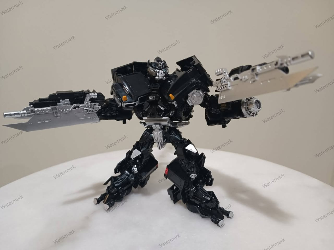 هذا المنتج هو شخصية أكشن قابلة للتحويل تمثل شخصية "آيرونهايد" (Ironhide) من سلسلة أفلام ترانسفورمرز. 
تتحول لسيارة GMC

بدون كارتون فقط الكتلوك


**إذا كنت صاحب هذا الإعلان وتريد حذفه لأي سبب، رجاءا أرسل رسالة إلى الدعم الفني**