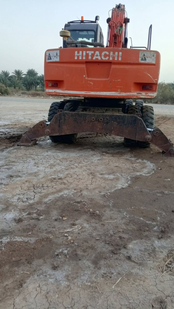 للبيع حفاره Zعادي موديل 2003حجم 160الاتصال على الرقم ***********
