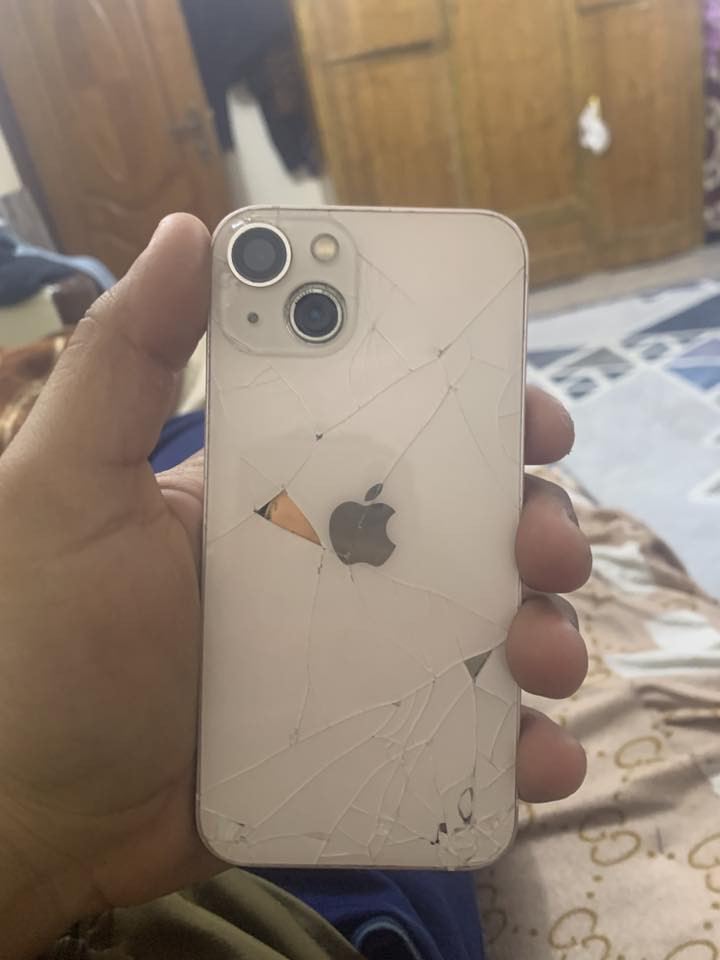 للبيع ١٣ عاد تفصيل ⬇️⬇️
مبدل فقط شاشة وضهر مكسور لولي فايف وكف + شبكة 

مرات تقرة مرات لاع

ذاكرة ١٢٨+ ٨٦ 

كامرات شغلات كامل فقط لمثكور بي 

***********
