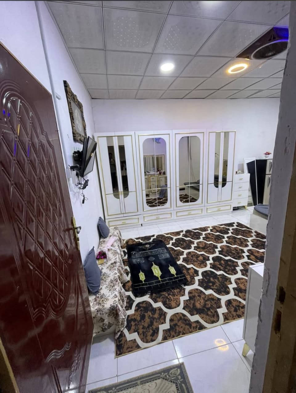 دار للبيع طابو صرف مساحه  97متر حي الحسين الشعله طابقين ثاني بيت ع شارع السعر 85 مليون  الاستفسار ***********
