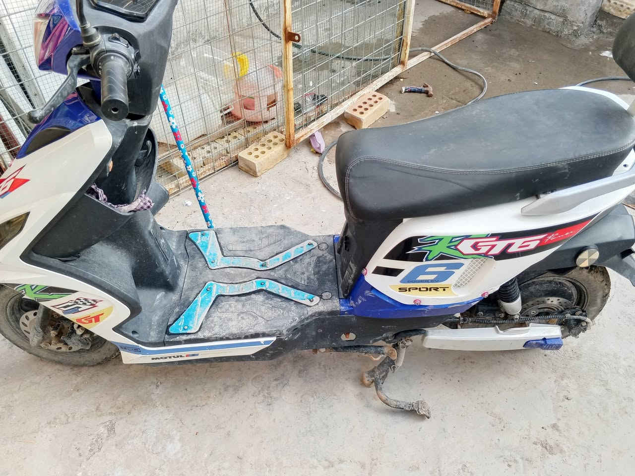 دراجه شحن ماكس لبيع كله شغاله ونضيفه سعره 450 وبيه مجال قليل ***********
