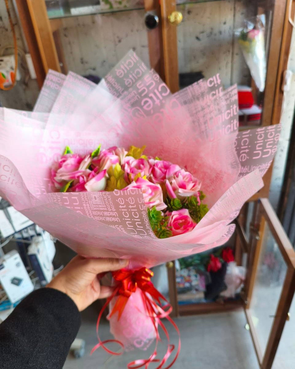 لأن بعض الهدايا تحچي أكثر من الكلام 🌸
بوكيهات ورد مرتبة بذوق وأناقة
تناسب كل مناسبة: حب، تقدير، فرح، مفاجأة
🌹 متوفر الآن في مكتب الباشق
📍 حجز مسبق | تنفيذ سريع | تغليف أنيق
🎉متوفر انواع الورود السنكل والبوكيه
🎉متوفر ايضا علب واكياس ورقية للهدايا وتغليف الهدايا .
  *********** /***********. متوفر توصيل
📞 راسلنا للطلب
#مكتب_الباشق
#بوكيهات_ورد
#هدايا
#ورد_مناسبات
#ذوق_وأناقة
