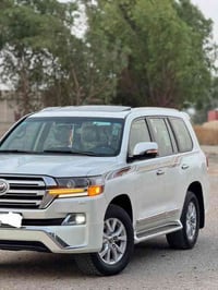 لاندكروزر ٢٠١٧    وايت ادشن ٦ سلندر جديد    ماشيه 94 حقيقي    السياره ...