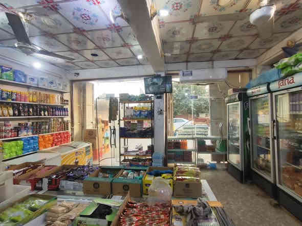 اسواق للبيع 5 برادات 2مجمدات +ميوز 4+رفوف +سلات 2+شاشه +كامرات 4+سبلت +بضاعه كامله للتواصل ***********مستعجل ع البيع
