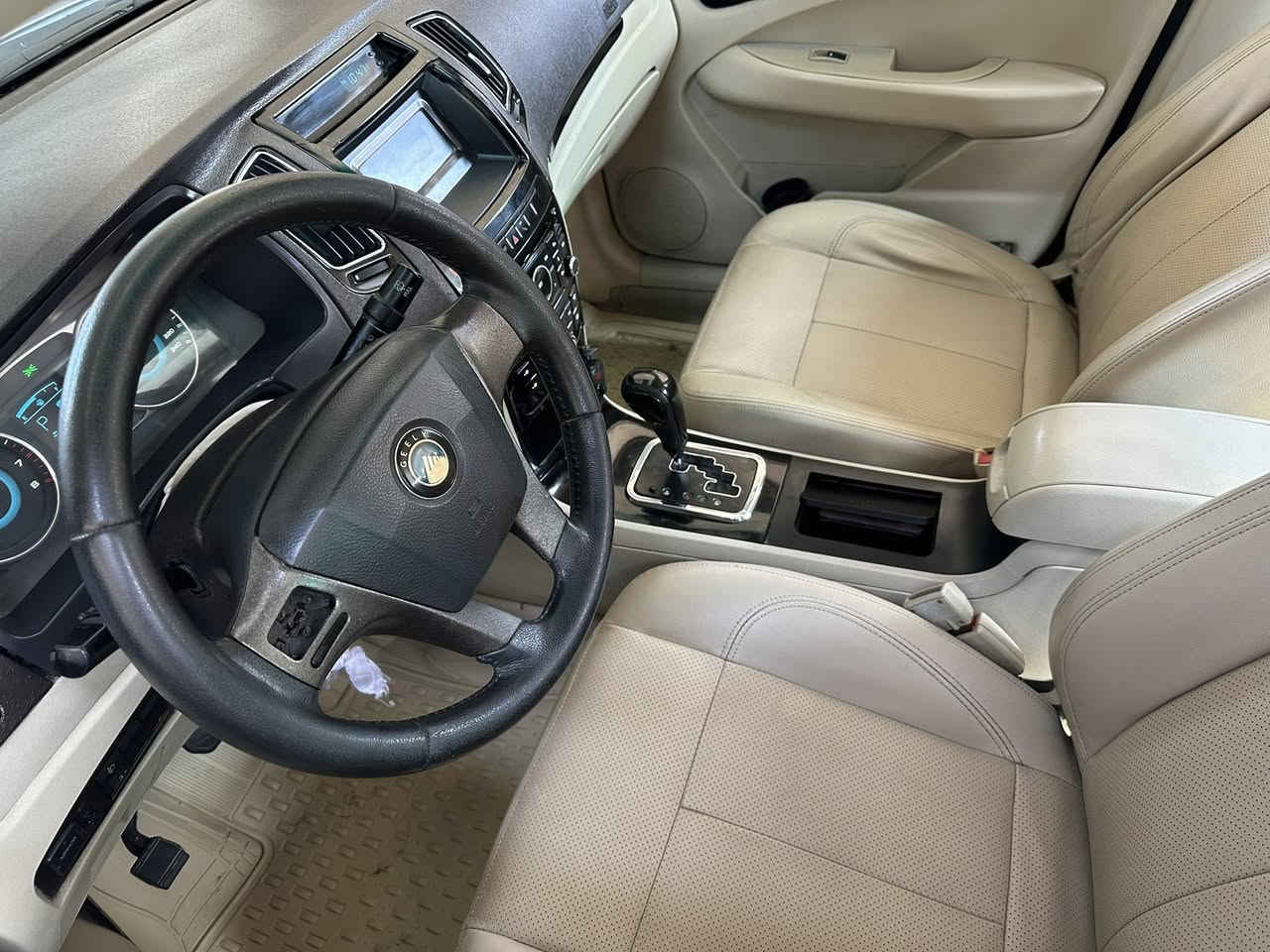 سلام عليكم جيلي ٢٠١٦السياره كفاله عامه من ضربه صبغ تبديل بارد اخياس جراد السيارة وضع شركه مكينه كير حداديه تبريد تخم تاير ماشيه ١٠٠رقم بغداد.سنويه جديده مكاني الديوانية 
***********
