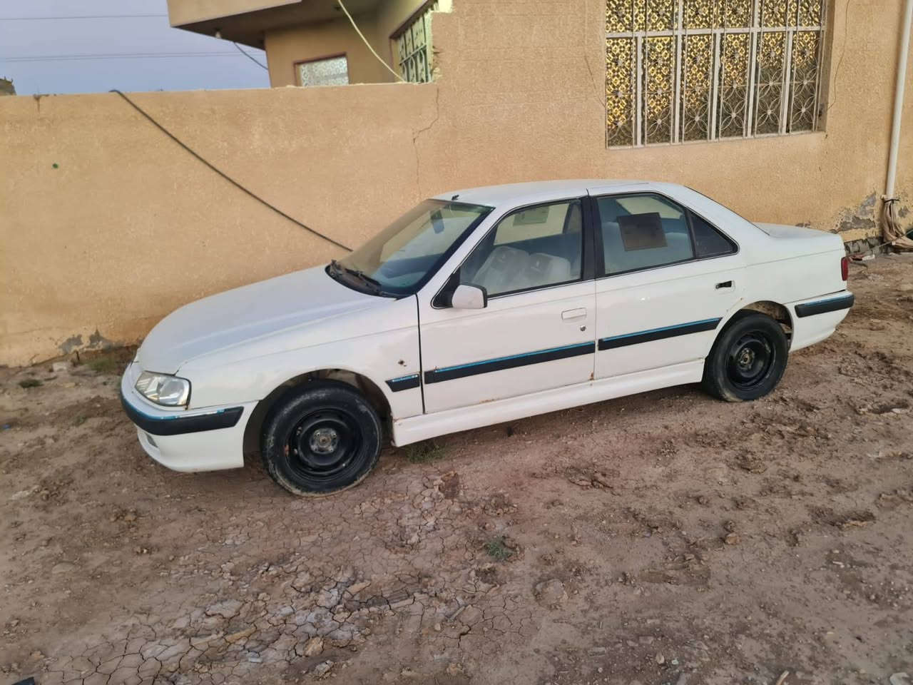بيجو باص هديل 20012سنويه مجدده20030السعر 23وبيهه مجال الشراب رقم الهاتف ***********
