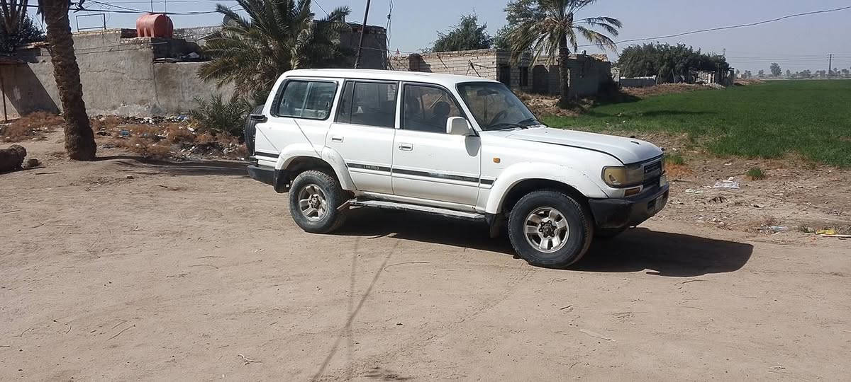 السلام عليكم ليلى علوي 1990رقم بغداد صدامي باسمي سنويه ظايعه عندي بلاغ بيها شرط مداور
محوره ستاركس 2007مسكر سورنتو كير اوتو 
ظفاير بلاد مكينه تنقص يرادلها طابوكه كير ظمان  حداديه نص عمر تايرات نظيفات باتري جديد سياره يرادلها ترتيب السعد 33وبيها مجال اتصل وبيك خير ودلل
*********** واتساب
