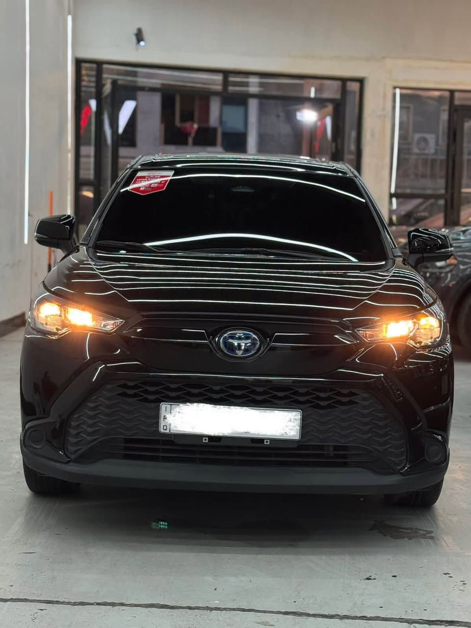 تويوتا فرونت لاندر 2023 HEV (S)🍀🍀
‏🌱Toyota Front Lander 2023 HEV 🌱
•
أداءٌ تتميزُ به يوازن بين الكفاءة والقدرة بسبب محركها الهايبرد ☘️•———————————————————•
☑️ مرقم بغداد ☑️

‏60.000 🚗: العـداد
•————————————————-•
🚩 مكفوله كفاله عامه بدون صبغ وبدون تعديل
•__________________________________•
⚙️ حجم المحرك  4Cylinder 2.0L
⚙️ مرتبط بناقل حركة أوتوماتيك
🔑 مفتاح التشغيل بصمة 
 🪟  سلايد روف 
🚗 دفع ثنائي FWD 
‼️   اريل نفكيتر 
🚘 دخول بصمة ذكي 
🛞 حجم الاطار 215/60R17 
🛞 4 دسك
🛞 حساس ضغط الاطار 
✨️ اشارة في المرايا الجانبية 
🎈عدد AIR BAG 8
🚗 هاند بريك كهرباء 
🚗 ا ABS 
🖥 دشبول ديجيتال 
🖥 شاشة Apple Car play 
📷 كاميرا خلفية دواره 360
🛣 مثبت السرعة Cruise 
🛣 رادار
🛣 تحديد المسار
🎶 تحكم مقود
🎶 ا Bluetooth / USB
💺المقاعد مخمل اسود
👶 مثبت مقعد الطفل ISOFIX 
❄️ تبريد شاشة مناخين منفصلين 
🚘 أوضاع القيادة Drive Mode 
🚘 أوتو هولد Auto Hold 
⛷️ نظام مانع الانزلاق
•————————————————-•
الاتصـال : Whatsapp 💬
.
***********

