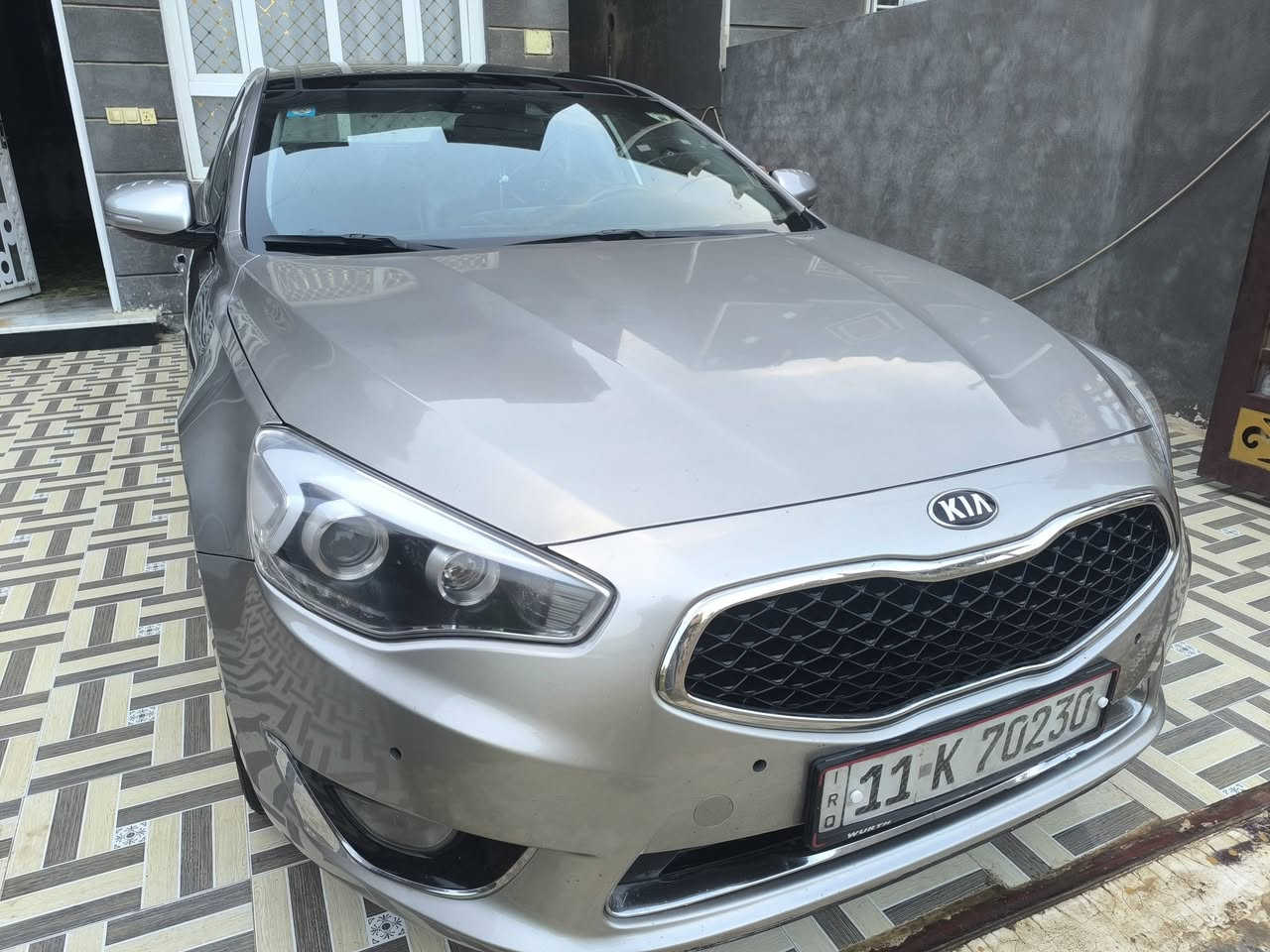 السلام عليكم
كيا كادنزا 
موديل 2014 امريكي 
محرك 3300– 6 سلندر
رقم بغداد الجديد 
 السيارة جاهزة بيه 5 قطع
 نقص دبلات و زوج فجوج امامي هذا نقصها
المواصفات✅ فول لفول
-تشغيل بصمة مع بصمة الابواب الامامية
-انارة بالمرايات والابواب الامامية
-كاميرا وحساسات خلفية
-بردة خلفية متحركة
تحكمات خلفيه تبريد مسجل 
-تبريد قطعتين
-تخم تاير جديد
-كشنات كهربائية جلد تدفئه
-لد امامي وخلفي
-تحكم كامل بالستيرن
-شفتات ستيرن رياضي
-نظام ترحيب 
-سماعات انفنتي 12 سماعة
-اشاير مري+شفط+مري اوتو مع البك
سايد برك بصمه
خزن ميمري
فتحه طكتين بنرامه   
وباقي مواصفات الكادينزا معروفه
**اخوان بل عافيه ع ياخذه 
السياره جاهزه
السعر 113 وبيه مجال  
العنوان حله 
خاص مفتوح او الاتصال ع الرقم ***********
