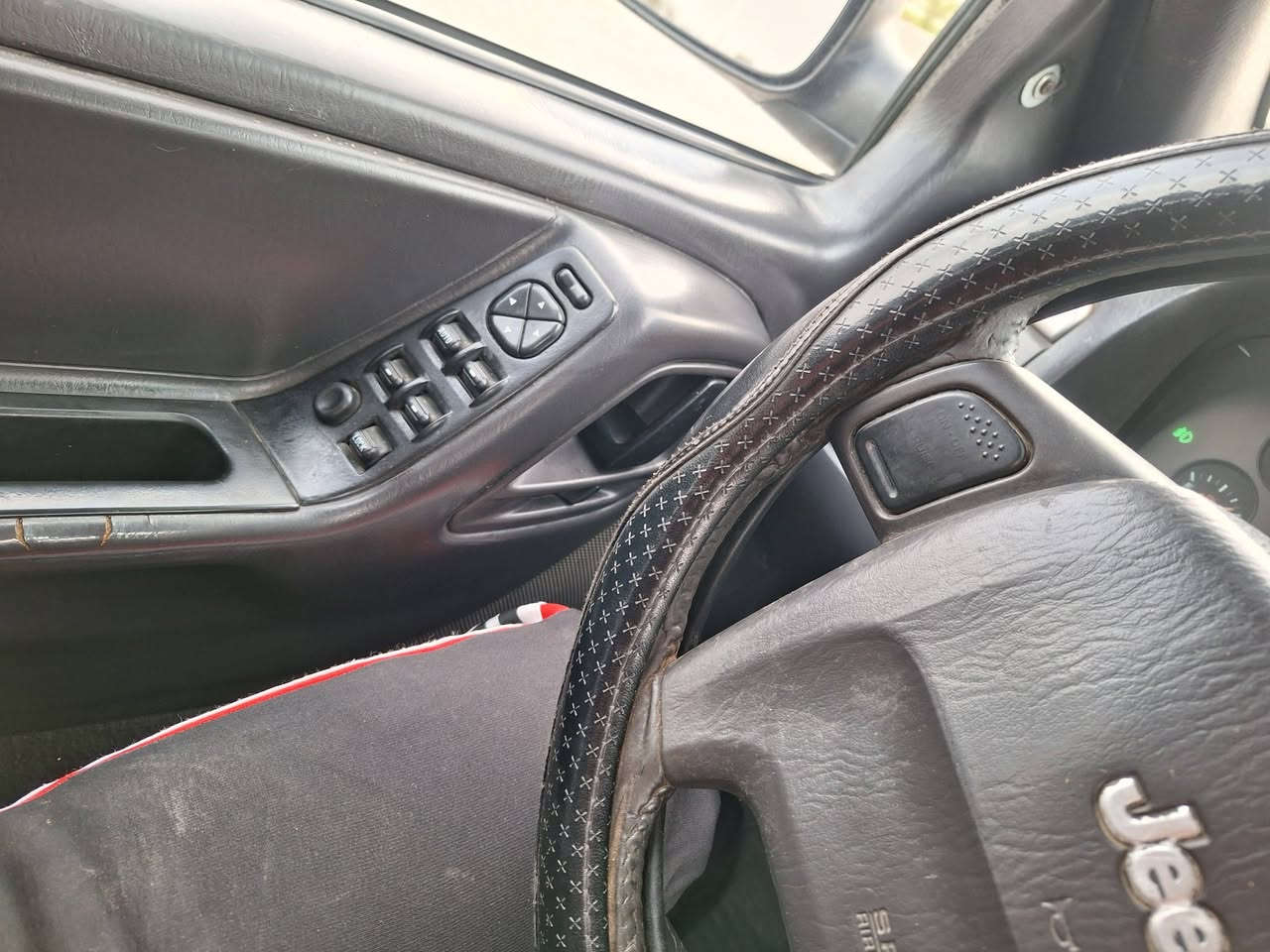 جيب 2001 لمتد  فول مواصفات ماشية ١٦٥   صدر أمامي خلفي اذا تسمع صوت طكه  الك حق   كير محرك جديد لوك حرفيا المحرك صارلة ١٠ ايام مشدود أوربي جديد ٨سلندر 
تبريد تدفئه كهربائيات كلها شغاله  كلوب نقص ماكو  ترايها حيل حلو حيل حيل اقتصاديه بصرف البانزين 
ولاكلوب يشغل بالدشبول  ضفيرة جديدة تشوف بعينك وتحكم   صبغ حزام بدون ضربه قوية بدون دواخل 
سنوية ساقطه اقل من سنة  والهزه قبل اسبوع سويته جديد بشرط التحويل باسم صديقي بنفس اليوم تحولها 
السيارة مصروف عليها تشوف بعينك وتحكم سعرها ٦٨ وبيها مجال مكاني كركوك خلاف كلامي تاخذ كروتك مني 
كلشي موضحلك اقره المنشور وخابرني ***********
