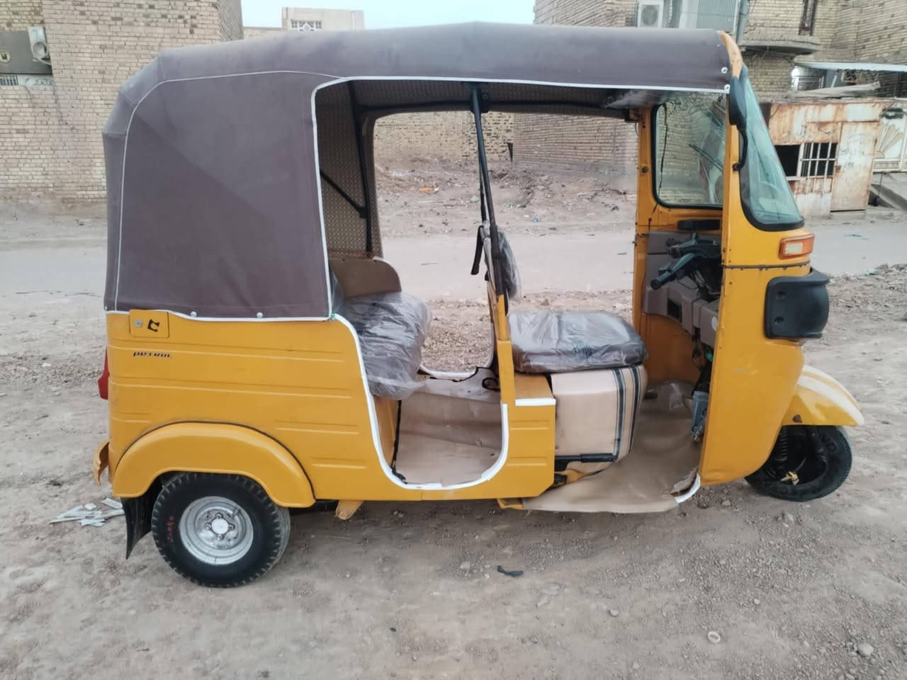 السلام عليكم تكتك 2020 للبيع شهر ال2 كشرة شوف العين مكينة ناعمة السعر 5200 وبيها مجال ***********
