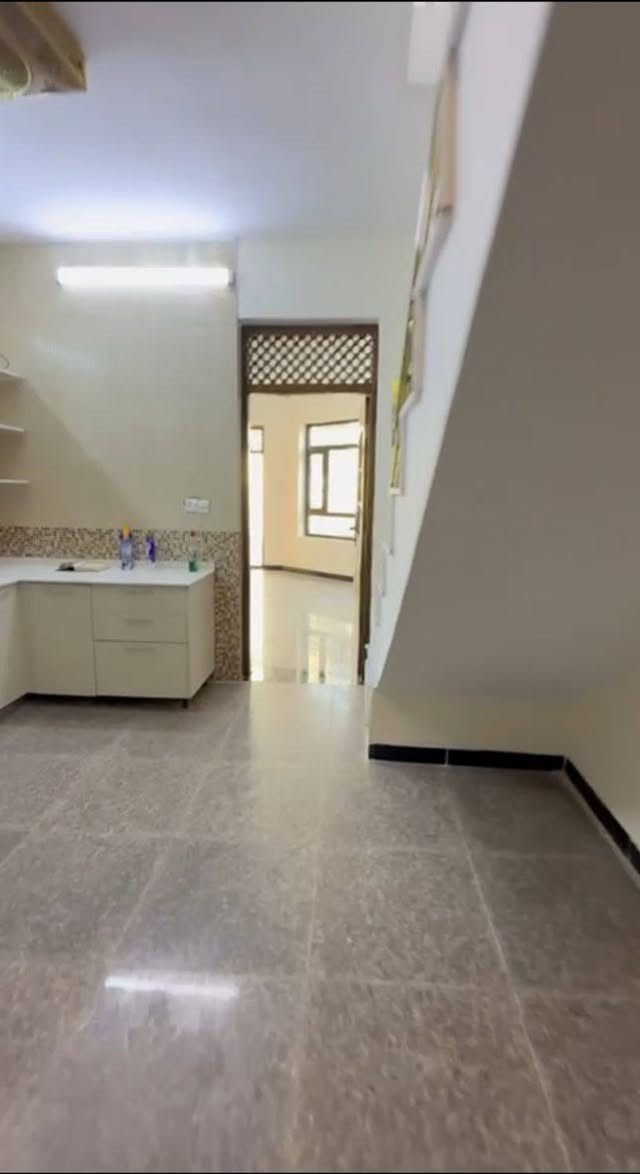 🌅 #بيت_حديث_تجاري_سكني_للايجار 🌅

📌الموقع :- #المنصور _ حي المهندسين محله 609

🔛المساحة :- 110 متر 

▪️الطابق الارضي : كراج _ مدخل _ صالة مجهزة بسبلت _ مطبخ مجهز بكاونتر _ صحيات _ غرفة نوم .
▪️الطابق الاول : غرفة نوم _ صحيات .

⁉️ لمعرفة الإيجار اكتب رقم 2 بالتعليقات.

🌐للمزيد من العروض لطفاً الاشتراك بقناتنا على التليجرام :
https://t.me/Ajarty

واتساب 👇🏼
https://whatsapp.com/channel/0029VaDf8d14yltRzy5EwZ15

📍عنوان الشركة :  حي الجامعة - شارع المركز

📌للمعاينة والاستفسار : يرجى التواصل على الارقام التالية 📲
***********
***********
