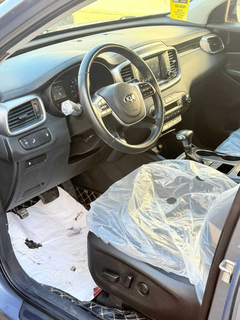 يا الله سلام عليكم 

لبيع سورنتو موديل 2020 فول ما عده الفتحه 

كشنات حار+ بارد شاشه جبيره بصمه تحكمات

بعد هواي مواصفات  السياره 7.  راكب محرك 

6. سلندر السياره جديده بعنه الكلمه 

رقم بغداد بسمي تحويل مباشر 
السياره بيها الباب لوره مفتوح بدون اي حادث 
السياره مكفوله كفاله عامه من كلشي 
العنوان تقاطع نهروان بنفس تقاطع 
الستفسار ***********
