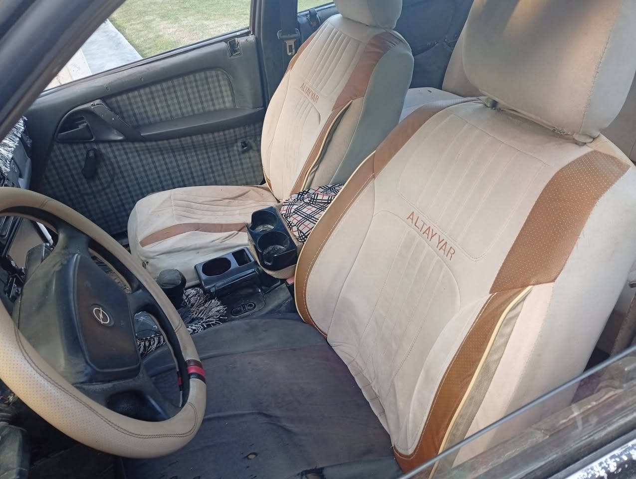 من رخصت الدمن اوبل اوميكا موديل 1989رقم الماني ار سنويه كارتونيه نافذه 2020بدون مااندل صاحب السنويه أتعهد سرقه وعشائر  باتر ي  جديد تخم تأير  السعر 13وبيهه مكان السياره الضلوعيه ***********
