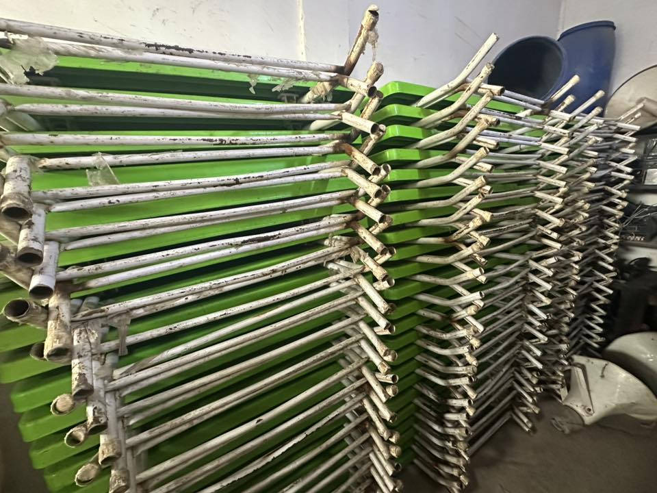 السلام عليكم 70 ميز بلاستك الشيخي الأصلي للبيع ابيع شلع الواحد ع 17  مكانهن بغداد للاستفسار الاتصال ع الرقم ***********
