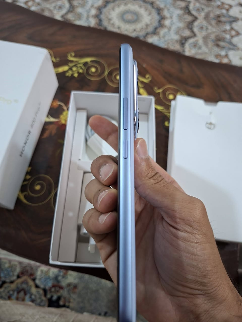 هونر 400برو کامل ملحقاته ذاکره 512 رام 12 جهاز نظیف اخو جديد 120 فريم يشغل بوبجي وبعد تعرفون مواصفات الهونر کامره احترافيه جهاز كلشي بي حلو رقمي متواجد واتساب ***********
