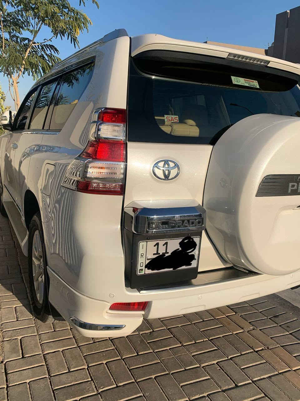 برادو2016 Vx
ماشية ١٣٥ مكفولة من الصبغ والتبديل
(بيه بارد بركن البنيد جهة الايمن ومفتوح براغي البنيد لغرض التطبيق)
فول مواصفات
كشنات جلد تدفئة تبريد +دوشمة جلد ولفت الإماراتي
كشنات الخلفي كهربائي
فتحة +بردات خلفية
شاشة  اربع كامرات
انارة ليزرية داخلية بالابواب تتعلى وتتنصى 
حساسات امامي خلفي
تحكم ستيرن بلوتوث
أستيرن كهربائي
٦ سلندر
بصمة أبواب +مري شفط اشاره بالمري 
ترحيب عند الاقتراب 
تخم تاير جديد 
ادامة منضومة بانزين كاملة من شركة ساز
مكان السيارة بغداد الكرخ 
السعر (370)وبيها مجال 
واتساب ***********
