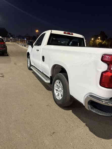 سلام عليكم للبيع شوفر بدي  2023 بدون رقم 
مكينه 8 سلندر حادثها سرقه بس 
معروضه ب175 وبيها مجال متوازي عله بيعتها والله سياره مكلفه ب٢٣٠ عله كمرك الجديد بس متوازي وريد ابيع 
معروضه ب١٧٥ وبيها مجال 
***********
